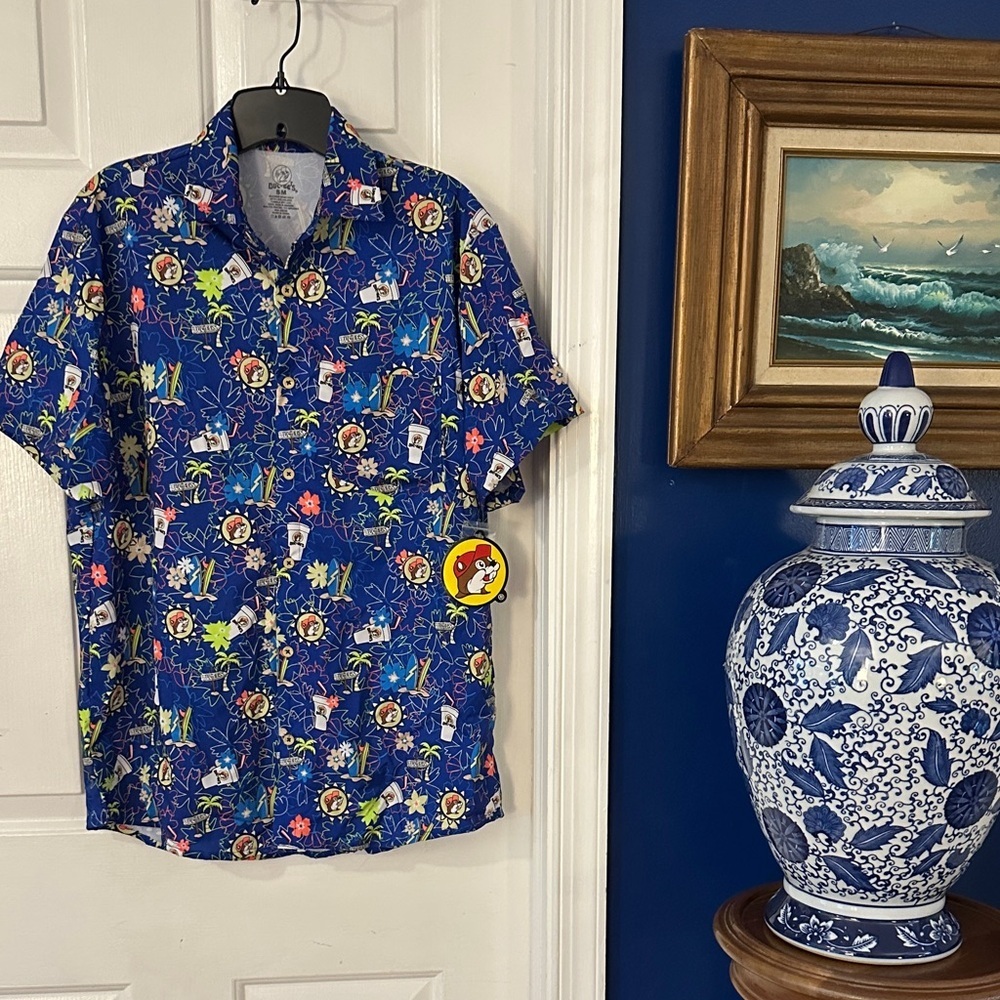 NWT Men’s Buc-ee's Tropical Camper Short Sleeve Button Up Shirt Size Small